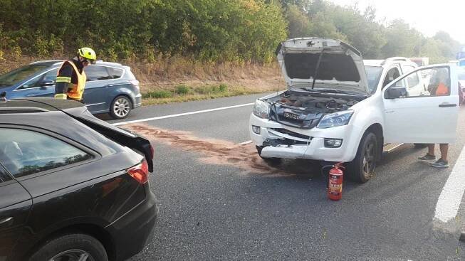 U dopravní nehody zasahovali hasiči na 9,5 kilometru dálnice D11...