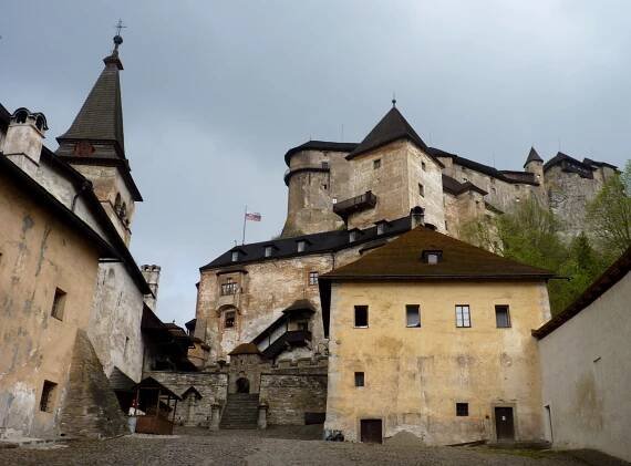 Horný hrad z nádvoria