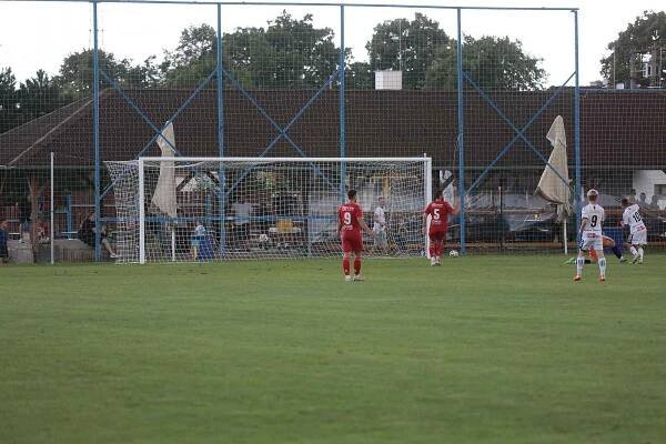 Fotbalisté divizních Tasovic v předkole MOL Cupu zpočátku vedli, následně polevili a se Startem Brno prohráli 3:5.