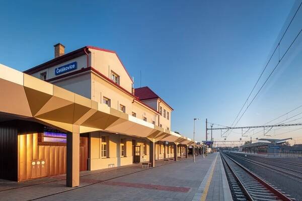 Z mmcité+ je Egoé plus. Designéři mají na mušce Varšavu i pražskou železnici | Forbes