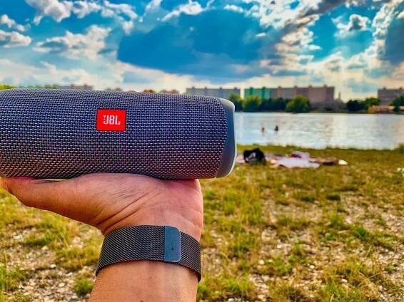 Poriadne sme schladili horúcu novinku: JBL Flip 5