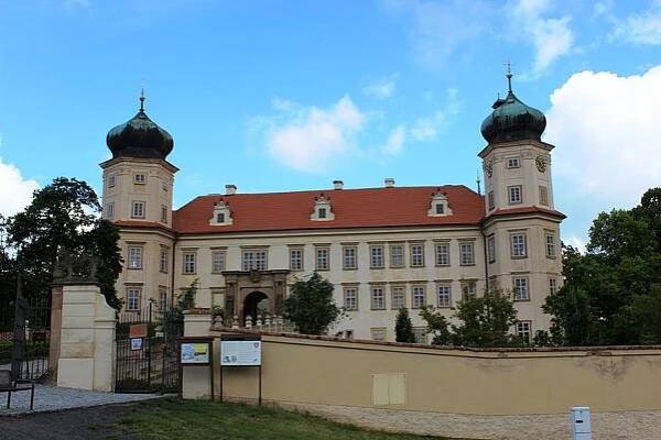 Zámek Mníšek pod Brdy vás přenese do časů první republiky