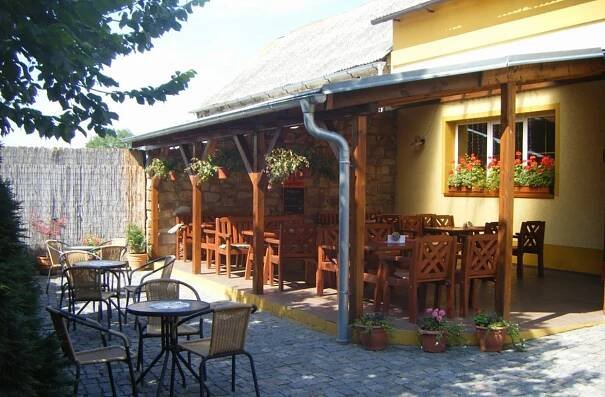 Restaurace CHLUMEC | Restaurace a penzion Chlumec