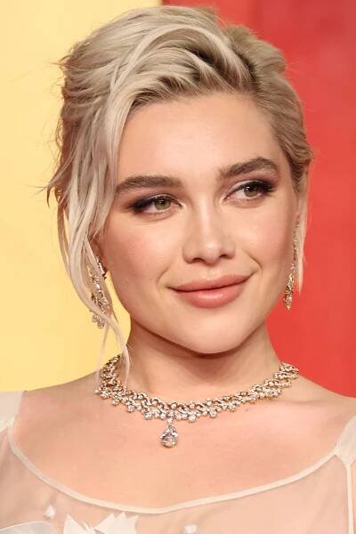 Florence Pugh Picks at Her Zits Just Like the Rest of Us (Shouldn't) Do — See Photo