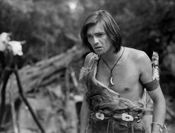 V TV filmu Osada havranů (1977)
