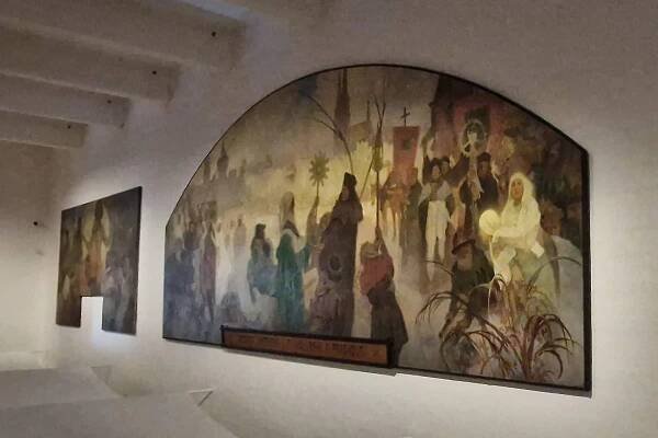 Gočárova galerie vystavuje obrazy Alfonse Muchy v konfrontaci s tvorbou současných umělců