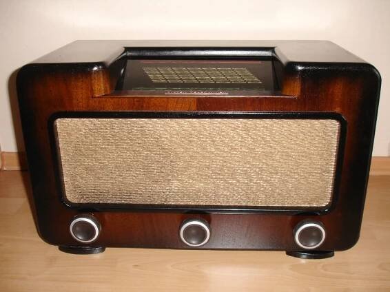 Štítek z radiopřijímače SYSTEM TELEFUNKEN | LovecPokladu.cz