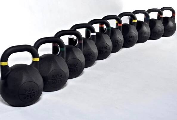 Kettlebell: Jakou váhu vybrat? Pomůže s hubnutím? + 5 cviků