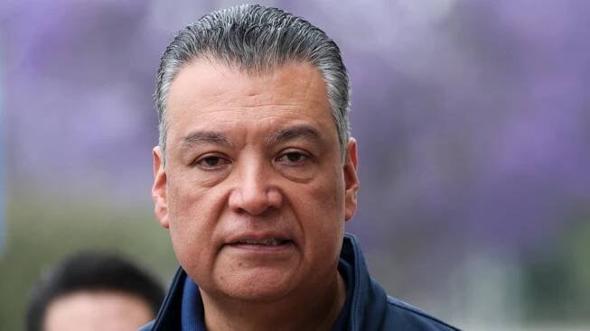 Sen. Alex Padilla forcibly removed from DHS Secretary Kristi Noem's news conference in Los Angeles