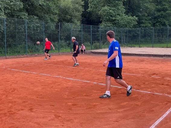Nohejbalisté v Kájově pořádali 15. ročník Konibar cupu trojic.
