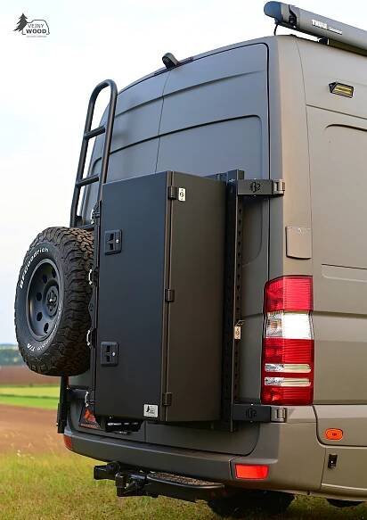 MERCEDES SPRINTER 4x4 L3H2 S ORIGINÁLNÍM NÁSTŘIKEM RAPTOR - VejnyWood