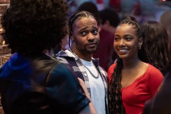 Christopher Meyer, Alyah Chanelle Scott - Holky z vejšky - Essex Strong - Z filmu