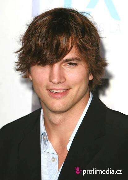 Ashton Kutcher - celebrity účes - HappyHair