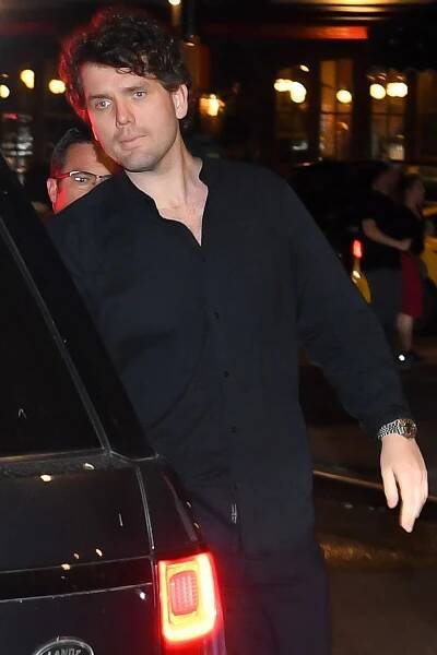 Austin Swift - Taylor Swift heads out with Dakota Johnson in New York City.