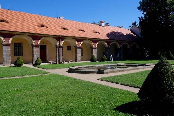 Zámek Libochovice - otevírací doba, akce, ubytování, prohlídky, vstupné, foto, počasí