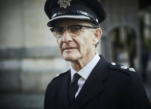 Endeavour - Série 6 - Apollo - Z filmu - Anton Lesser