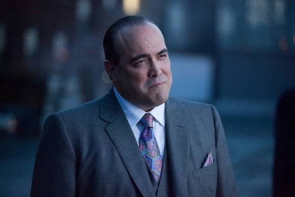 Gotham - Tučnákův deštník - Z filmu - David Zayas