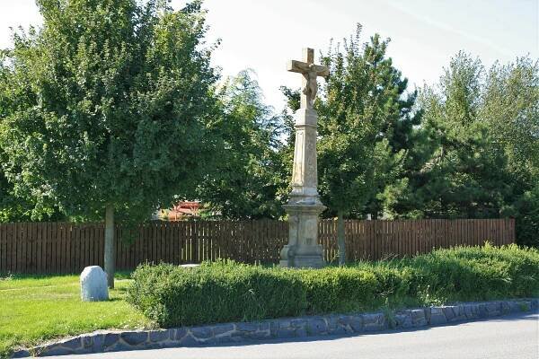 Soubor:Sivice, kříž a křížový kámen (2763).jpg