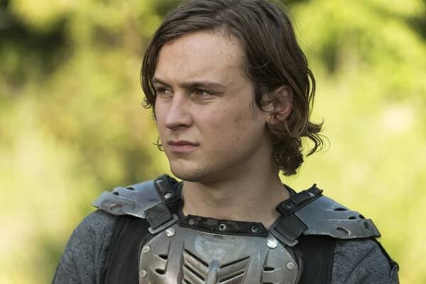 Živí mrtví - Studna - Z filmu - Logan Miller