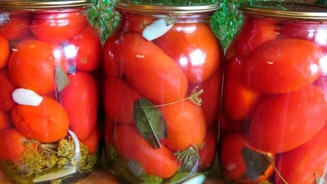 Dokonalá pochoutka na zimu: Fermentovaná rajčata se zelím