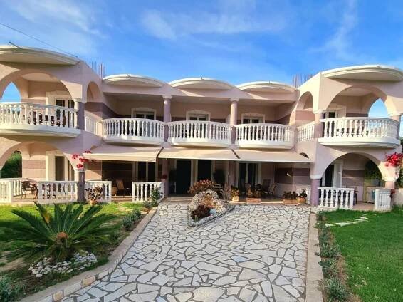 Marathon Studios & Apartments – více informací