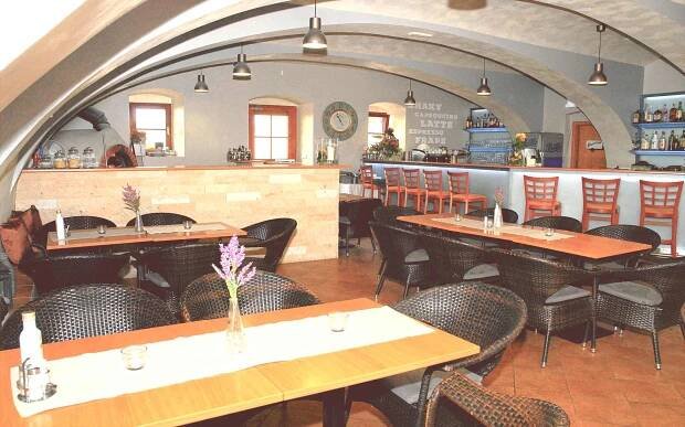 Kavárna a pizzeria V Maštali - Restaurace - Český ráj - Sobotka