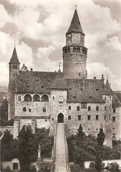 BOUZOV - hrad - Olomouc