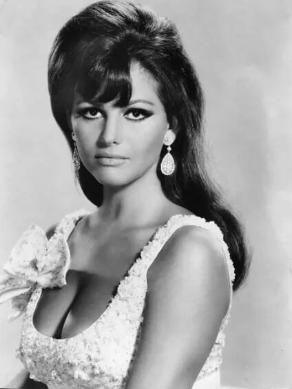 Claudia Cardinale byla považována za italský protějšek Brigitte Bardot, ale na rozdíl od ní se nikdy ve filmu neobjevila nahá.