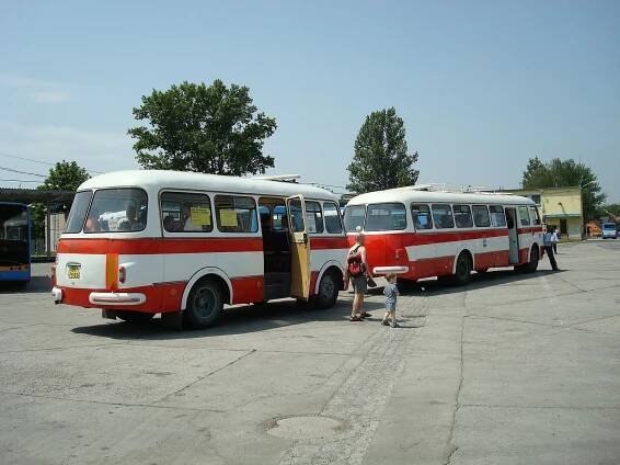 Soubor:Ostrava, Škoda 706 RTO a Jelcz P-01 (1).jpg – Wikipedie