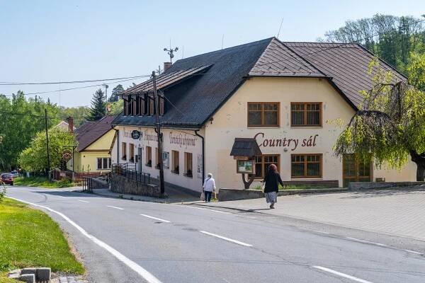 Soubor:Mikolajice, restaurace 2025.jpg – Wikipedie