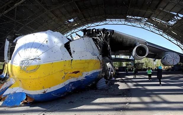 Galerie: Tajná služba viní ze zničení Mriji vedení podniku Antonov. Prý nepustili ukrajinské vojáky na letiště - Galerie