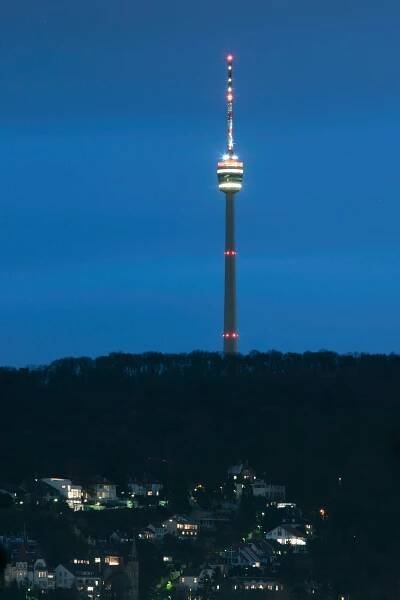 Soubor:Fernsehturm-stuttgart by-night.jpg – Wikipedie