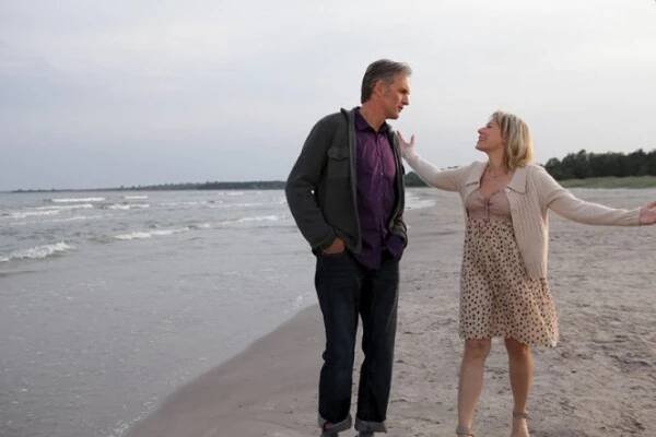 Der Kommissar und das Meer - Allein im finsteren Wald - Z filmu - Walter Sittler, Frida Hallgren