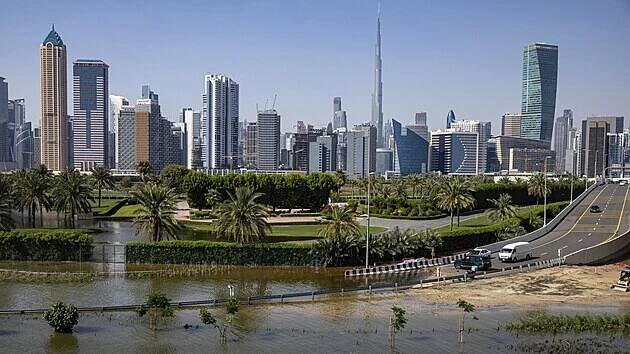 Záplavy způsobené silným deštěm v Dubaji ve Spojených arabských emirátech (18. dubna 2024)