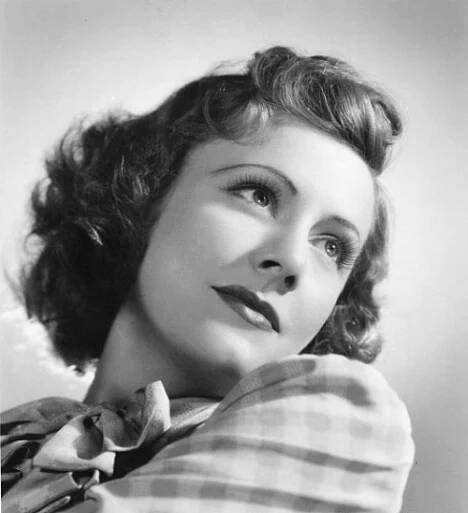 Soubor:Irene Dunne upshot.jpg – Wikipedie