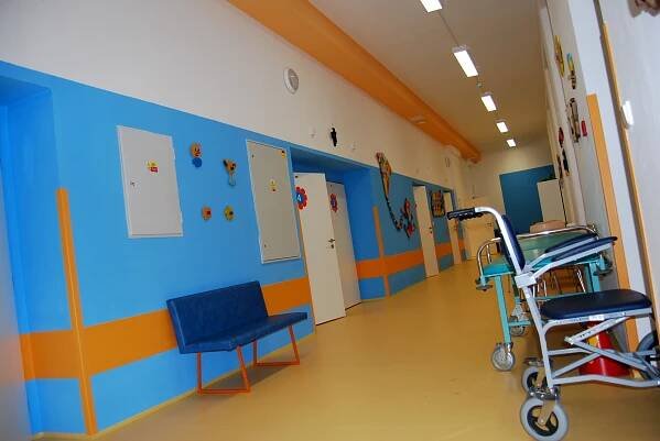 Dětská chirurgie oslavila padesáté narozeniny přesunem do moderních prostor | ParlamentniListy.cz – politika ze všech stran