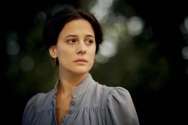 Life in Squares - Promo - Phoebe Fox