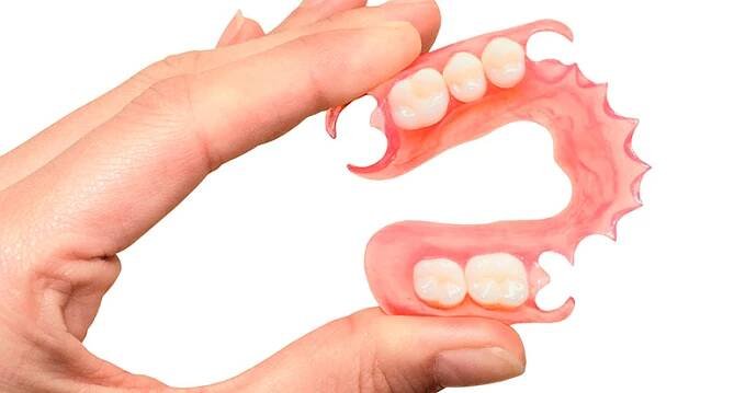 Zubní protézy: druhy, ceny, fotka | City Dental