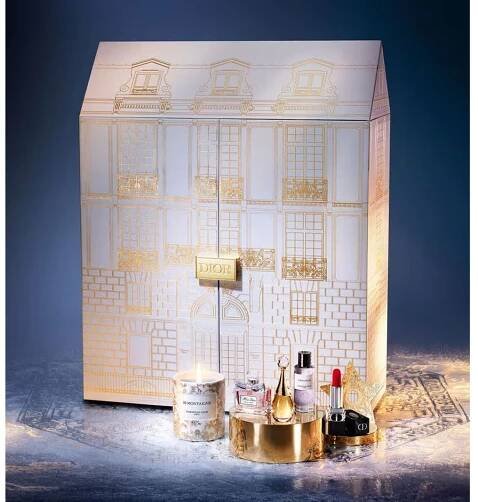 Potěšte své dětské já luxusním adventním kalendářem. Oslní vás nabídka Dior i Swarovski - Magazín módy a luxusu