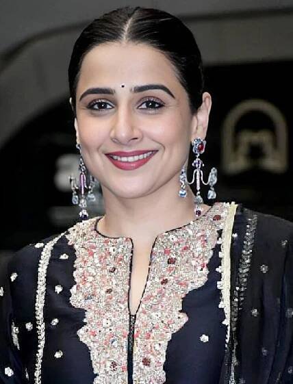 Soubor:Vidya Balan at BB3 interviews, 2024 (cropped).jpg – Wikipedie
