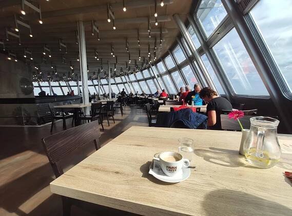 Fotografie - Interiér restaurace na Ještědu - 04.09.2020