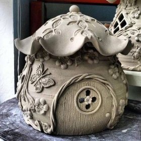 Clay Ceramics, Fairy Houses, Diy Pottery, Pottery Designs