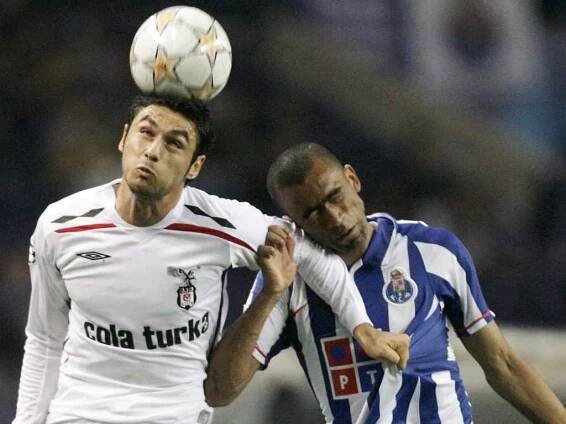 Porto - Besiktas: Bosingwa a Burak Yilmaz.
