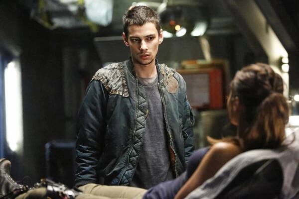 Prvních 100 - Fallen - Z filmu - Devon Bostick