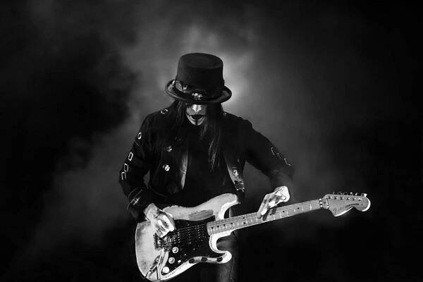 Mick Mars s koncertováním končí