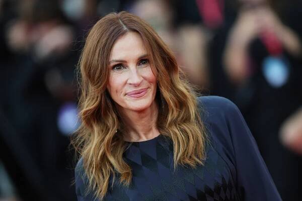 VENICE, ITALY - AUGUST 29: Julia Roberts attends the "After The Hunt" red carpet during the 82nd Venice International Film Festival on August 29, 2025 in Venice, Italy. (Photo by Vittorio Zunino Celotto/Getty Images)