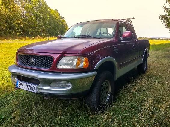 Americký Ford F-250 zastane práci jako máloco. Potěší spolehlivostí, ale spotřeba Evropany vyděsí
