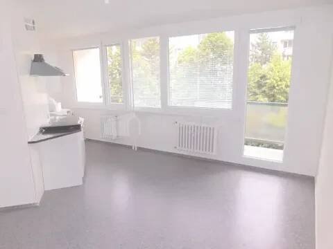 Fotka 1 - Prodej bytu 1+kk 33 m², Veltruská, Praha - Prosek