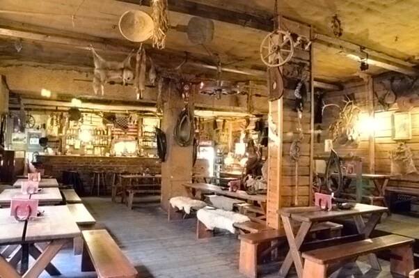 ACW Saloon Plzeň | Apetee