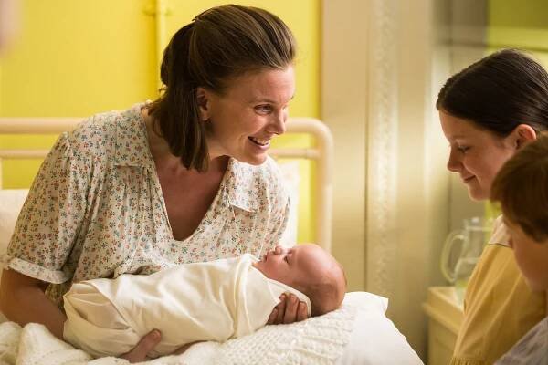 Liz White, Lily-Rose Aslandogdu - Zavolejte porodní sestřičky - Epizoda 1 - Z filmu